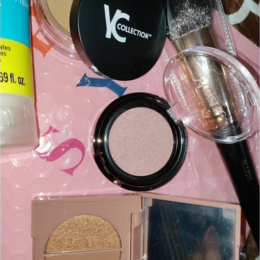 Make up bundle - Picture 7 of 7